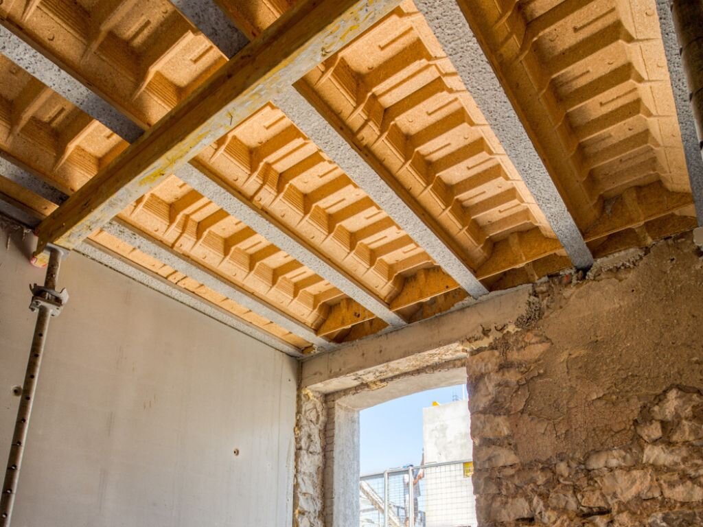 Pose d'un plancher Rectolight pour une rénovation sur un chantier à Berre l'Étang
