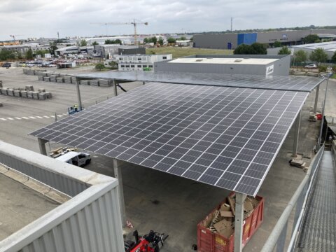 ombrières en béton avec panneaux photovoltaïques Rector