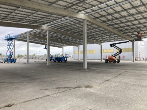 ombrières en béton avec panneaux photovoltaïques Rector