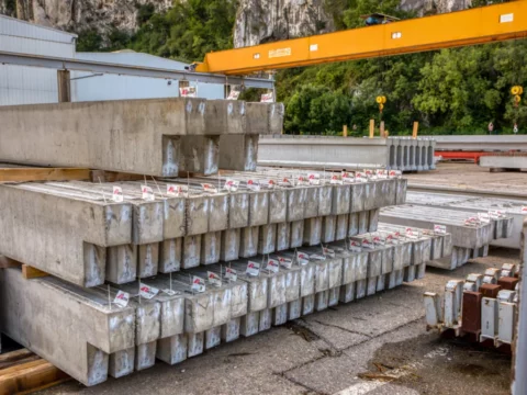 Stock de pannes pour charpentes, usine Rector